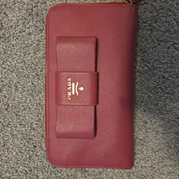 Prada Wallet - Picture 2 of 16